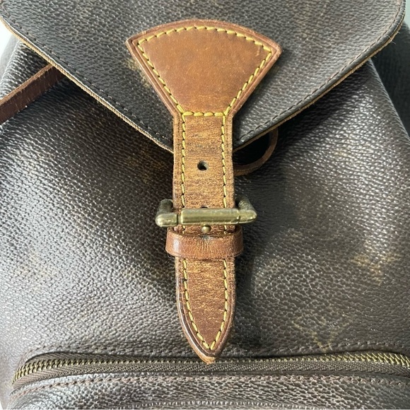 Authentic Louis Vuitton montsouris mm - Picture 6 of 13
